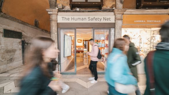 Apre in piazza San Marco a Venezia il Bookstore di The Human Safety Net
